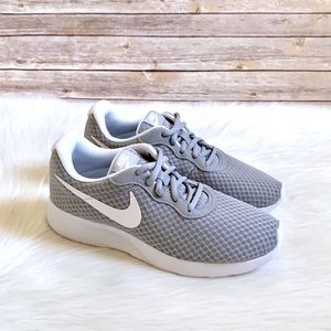 women's tanjun sneaker